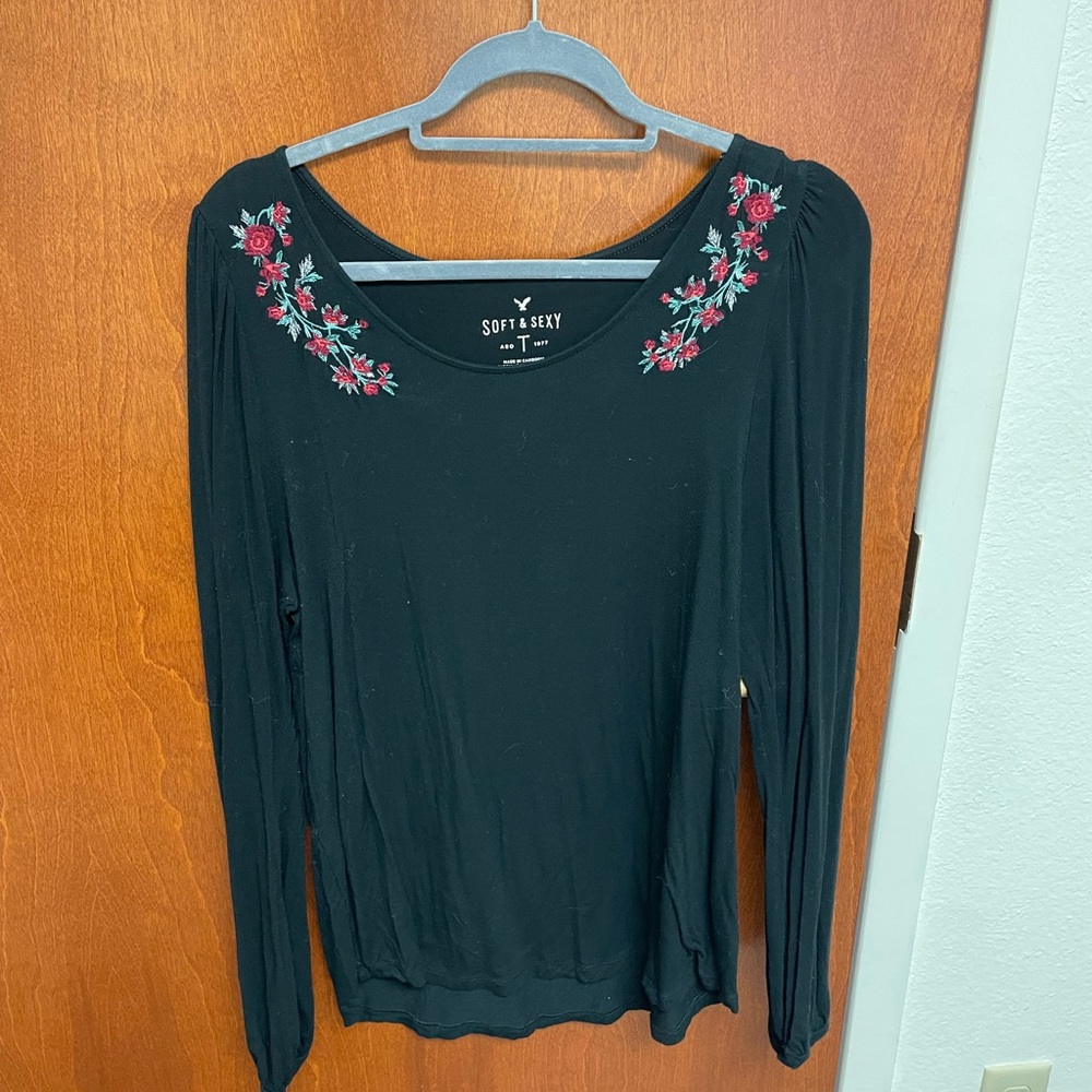 Bundle of 2 AE shirts